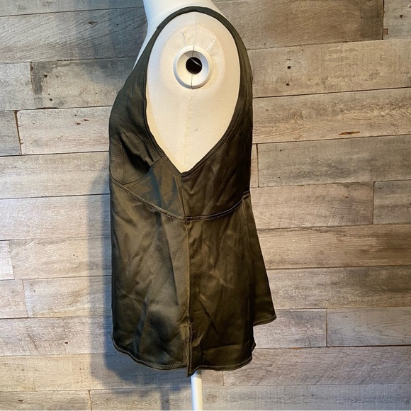 BNWT Zara women’s olive green shiny faux wrap v-neck tank top in size small - Picture 2 of 11
